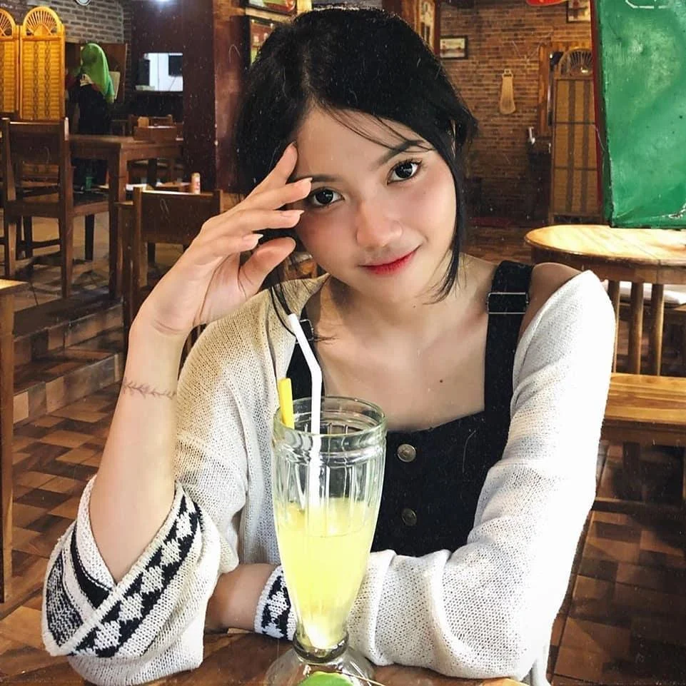 Cewek Imut Membawa Nuansa Penuh Rindu, cewek imut, nuansa rindu, gadis memesona