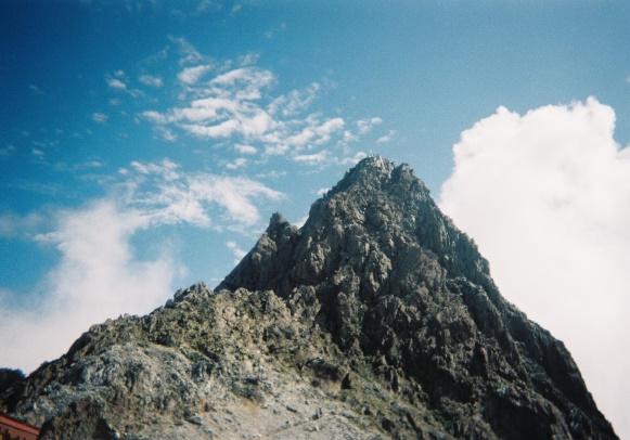 岩山と青空

自動的に生成された説明