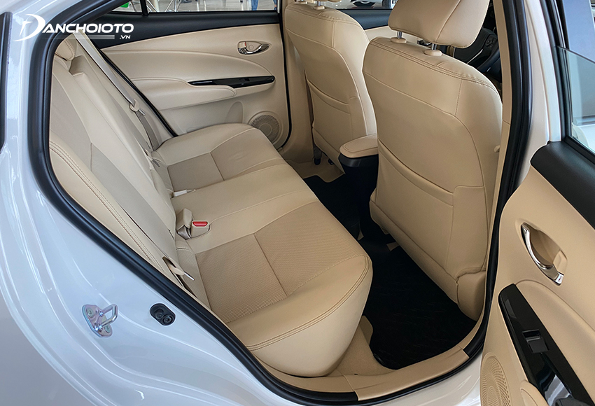 Toyota Vios cũ có cabin xe rộng rãi