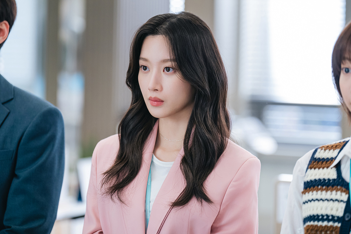 Moon Ga Young đẹp tựa nữ thần trong từng khung hình