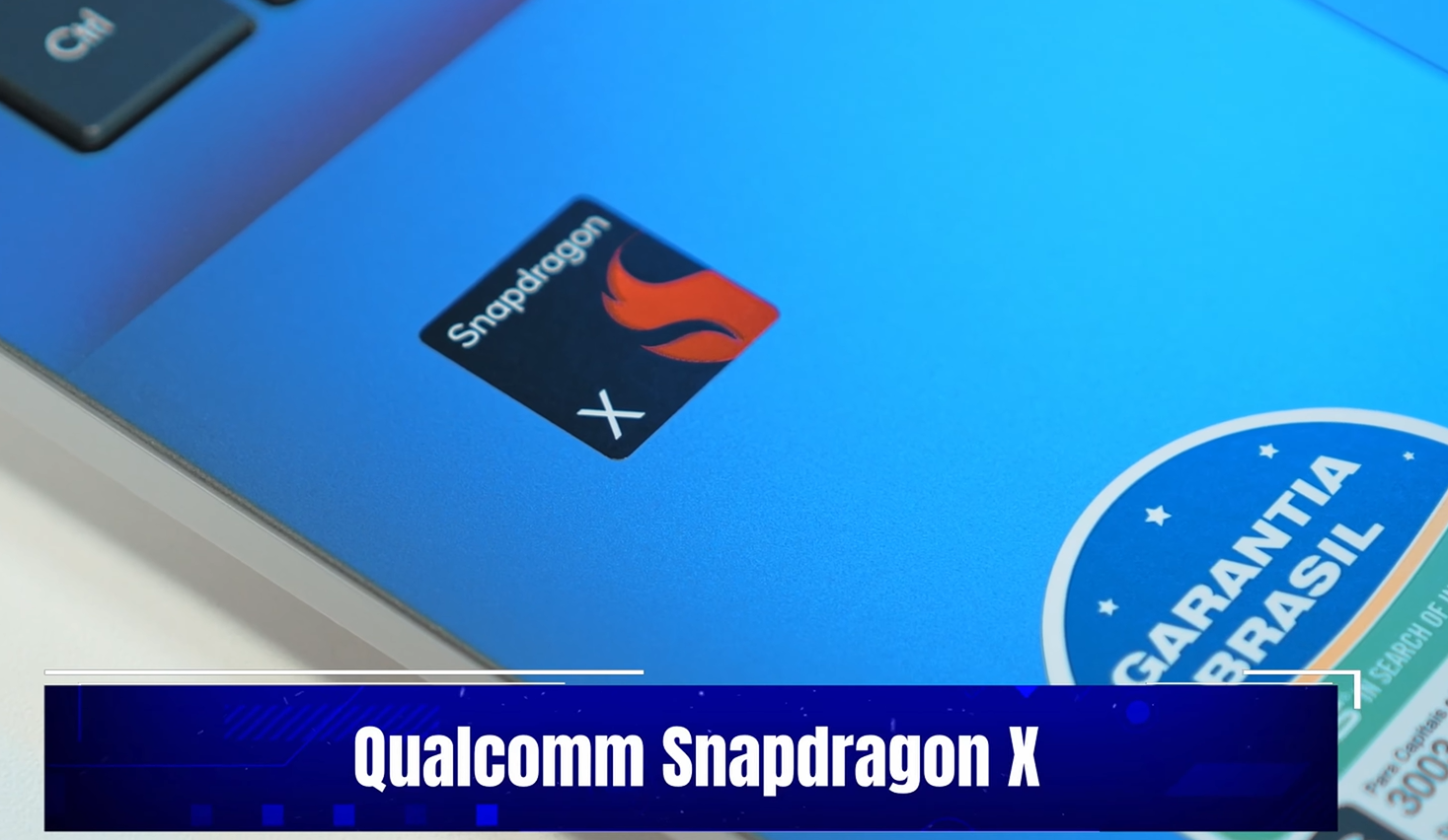 Imagem que destaca o selo Snapdragon X do Vivobook 16.