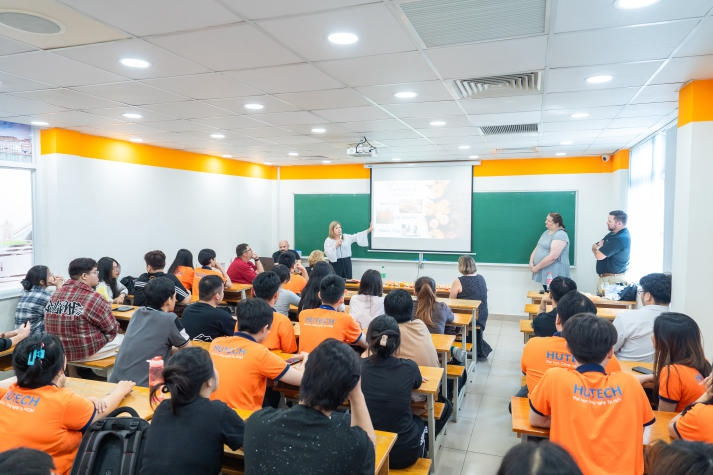 Immersing in the Thanksgiving Spirit with HUTECH English Club 15