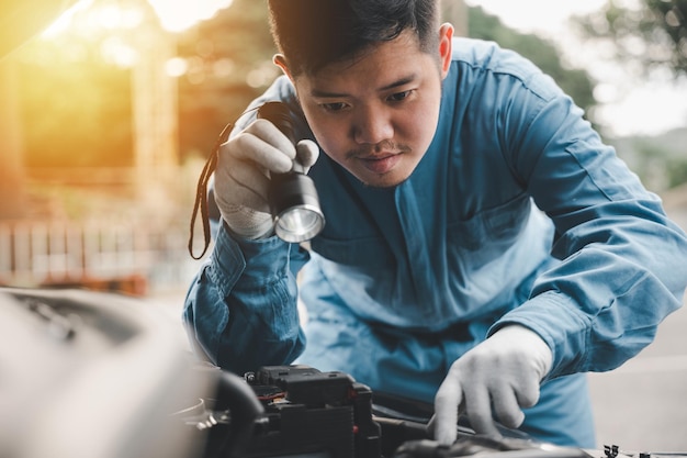 Top Tools Every Mechanic Needs in Their Garage