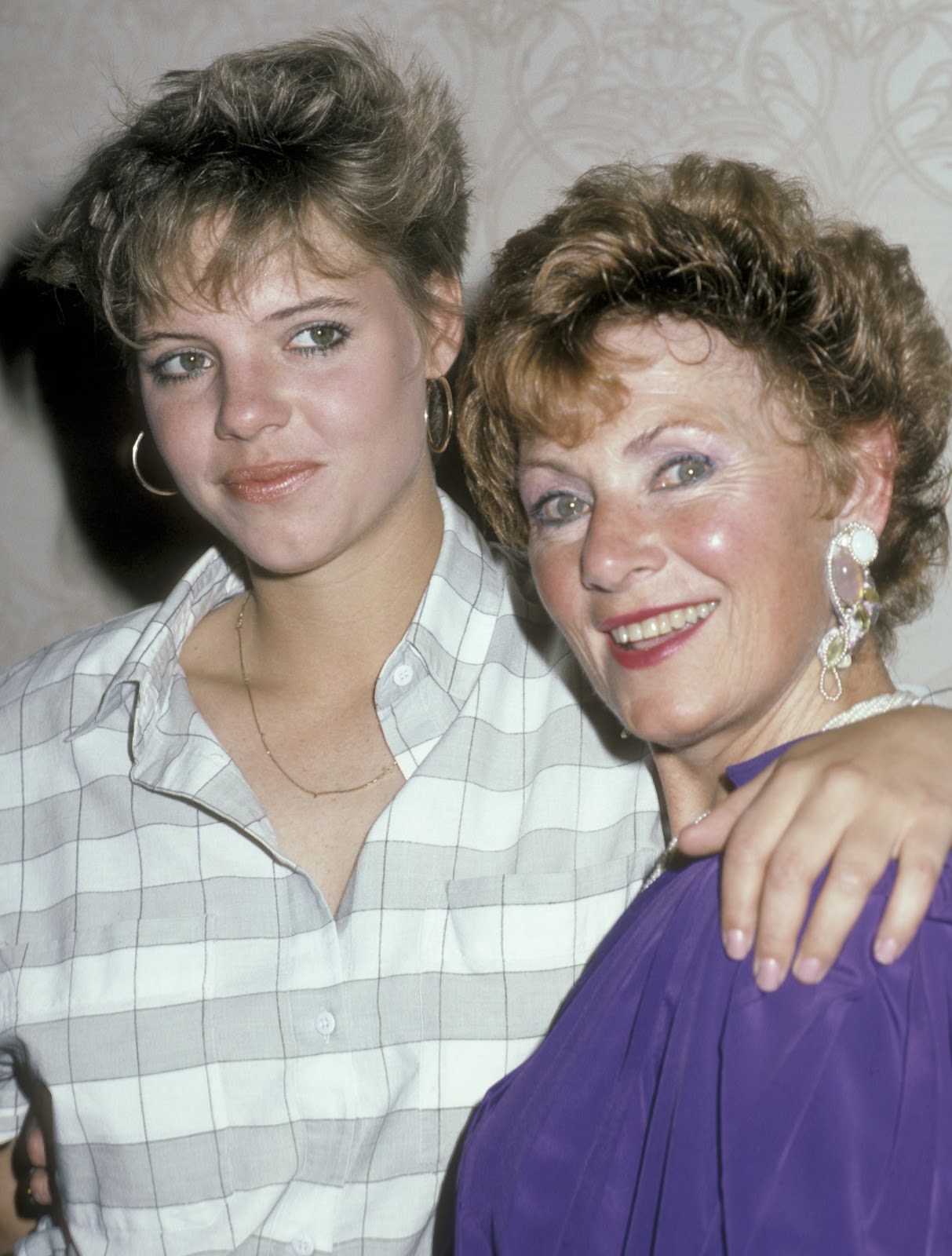 The actress and Ellen Ross attend Fifth Annual Mother-Daughter Fashion Show on March 27, 1986, in Beverly Hills, California. | Source: Getty Images