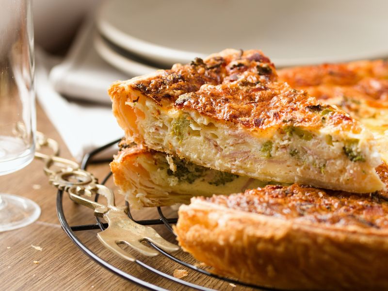 opções de comida para festa infantil e quiche