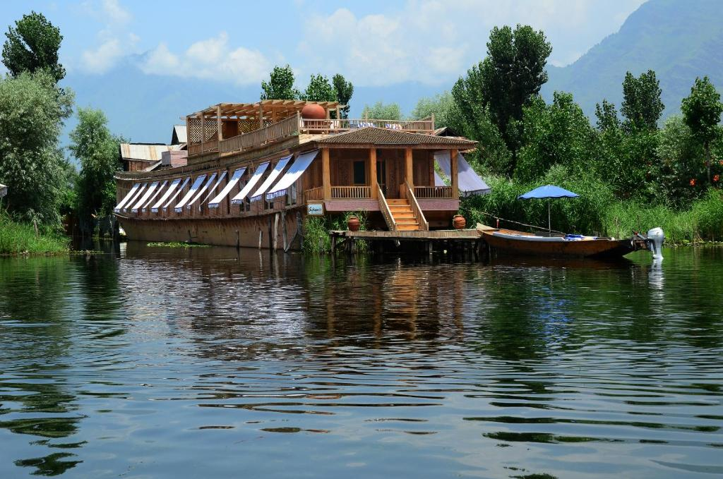 houseboating in srinagar