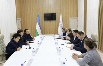 (Photo) Board members of the KT&G Representative Office in Uzbekistan (left) and board members of the Uzbek Agency for Technical Regulation (right) are discussing technical regulations and methods of cooperation during the meeting