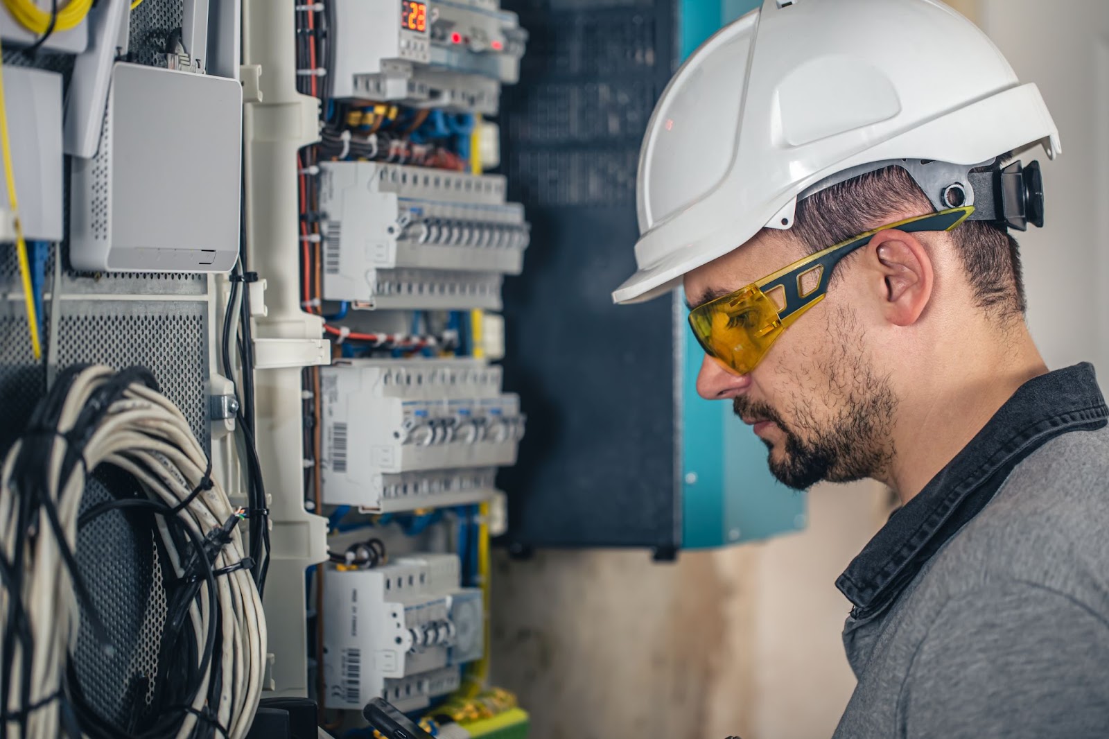 Painel elétrico quadro de tomada: segurança e eficiência na distribuição de energia