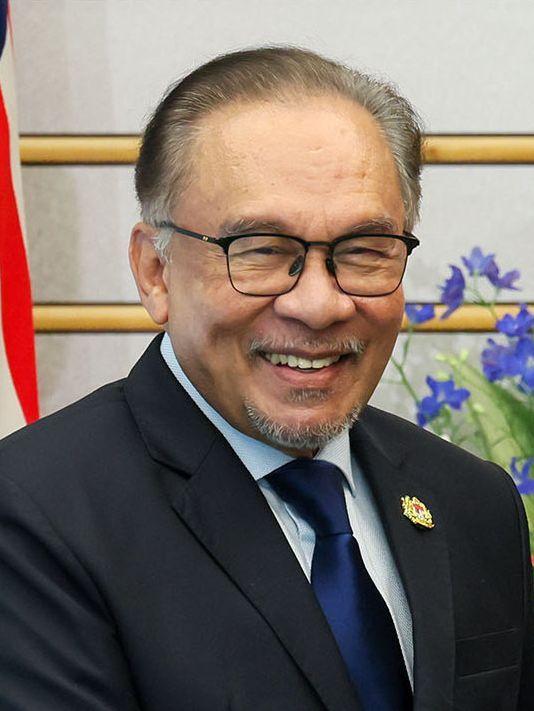 https://diendantheky.net/wp-content/uploads/2024/10/PM_of_Malaysia_Anwar_Ibrahim_meeting_with_PM_of_Japan_Fumio_Kishida_2024_cropped.jpg