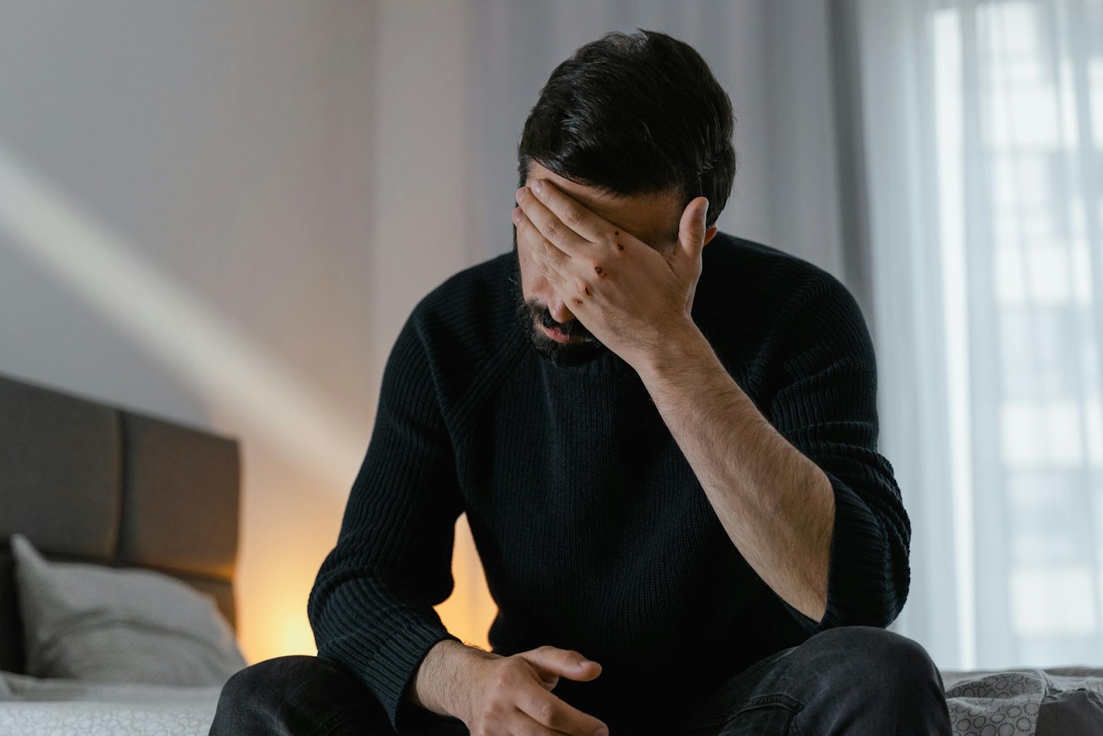 A man sitting on the bed | Source: Pexels