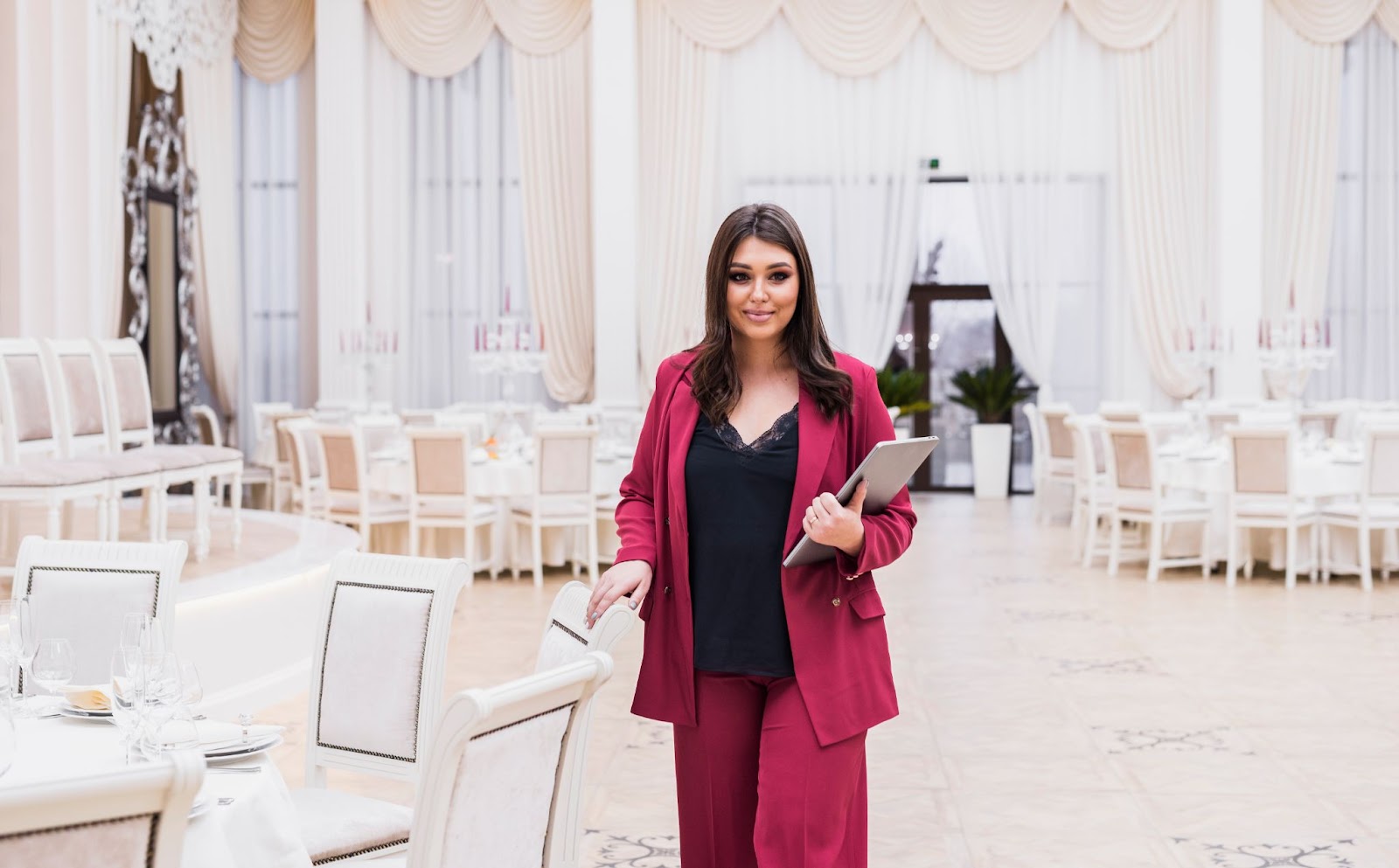 Event Anchors in Mumbai: A Guide to Choosing the Right Host for Your Event