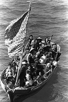 https://upload.wikimedia.org/wikipedia/commons/thumb/c/c6/35_Vietnamese_boat_people_2.JPEG/220px-35_Vietnamese_boat_people_2.JPEG