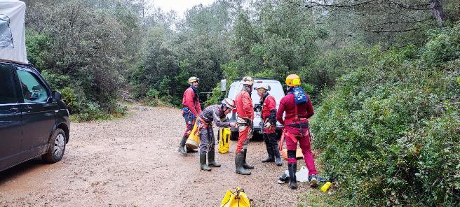 Un grupo de personas en un bosque

El contenido generado por IA puede ser incorrecto.