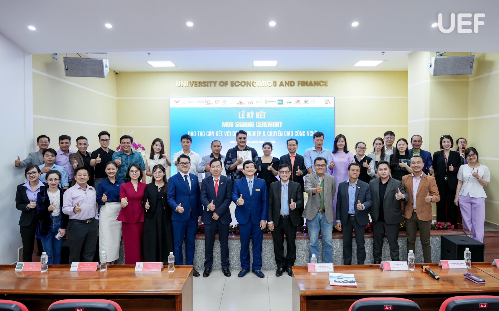 Đại học UEF ký kết hợp tác MOU với Học viện Kỹ năng VTALK và 13 doanh nghiệp hàng đầu