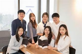 A group of people posing for a photo

AI-generated content may be incorrect.