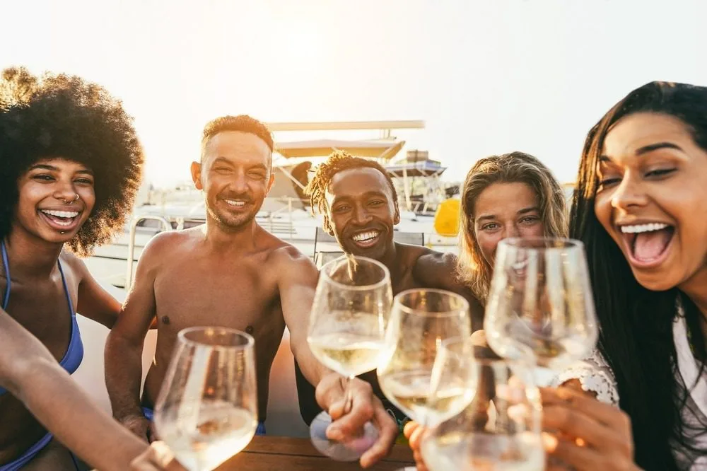 what to wear for a yacht party in dubai.