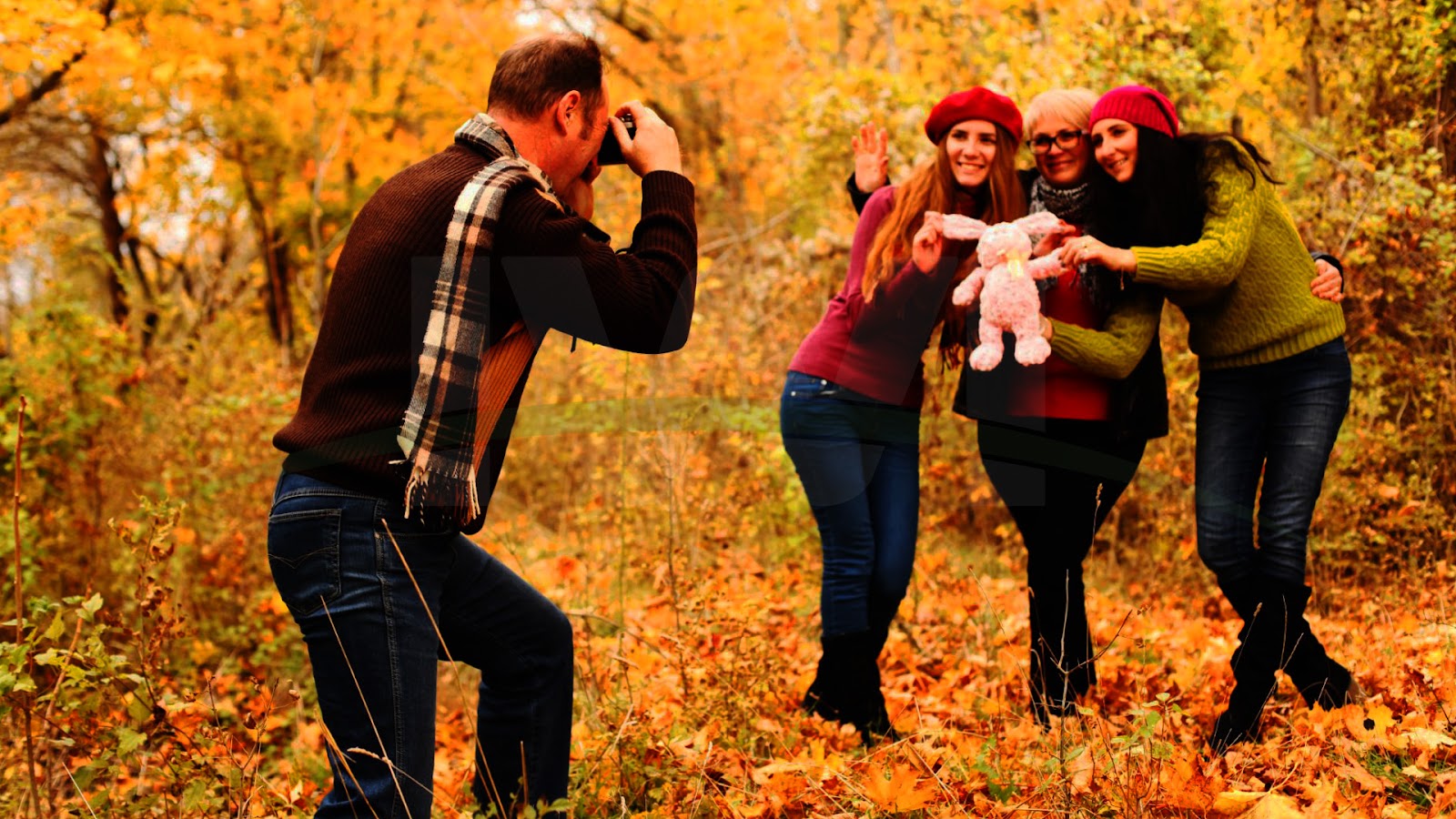 neutral fall family photo outfits images 6