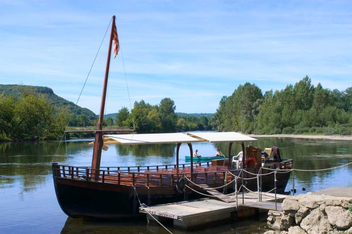 A walk in a boat on the Dordogne on board traditional boats called barges
