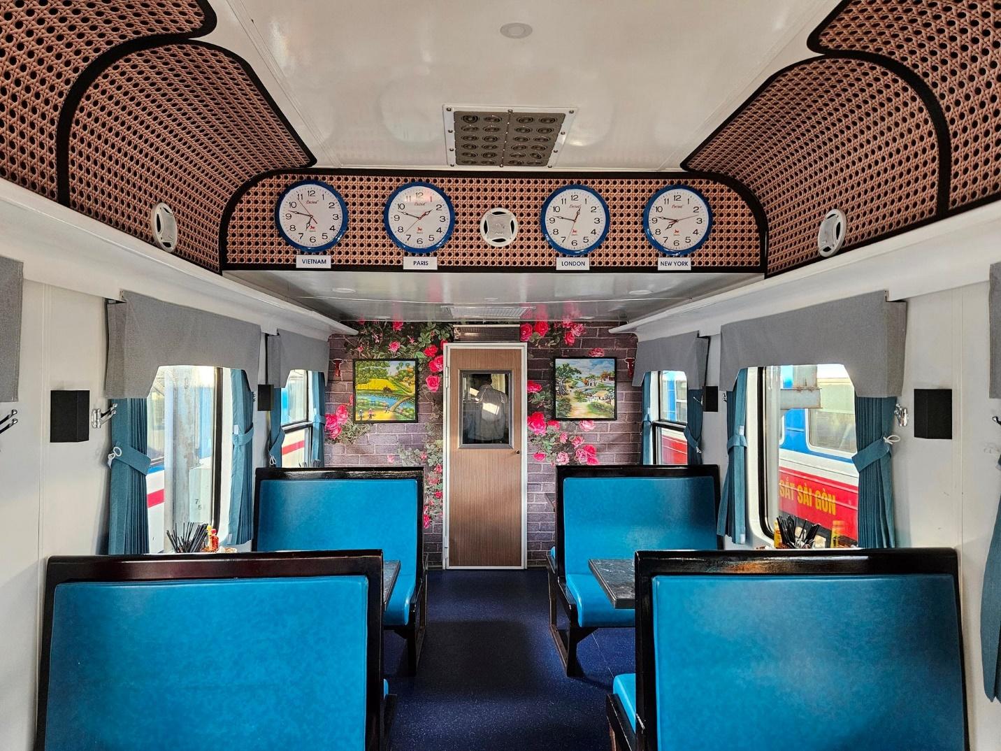 Trải nghiệm tàu hoả “5 sao" tại Việt Nam: dịch vụ cao cấp, phòng chờ VIP,  ghế xoay 180 độ