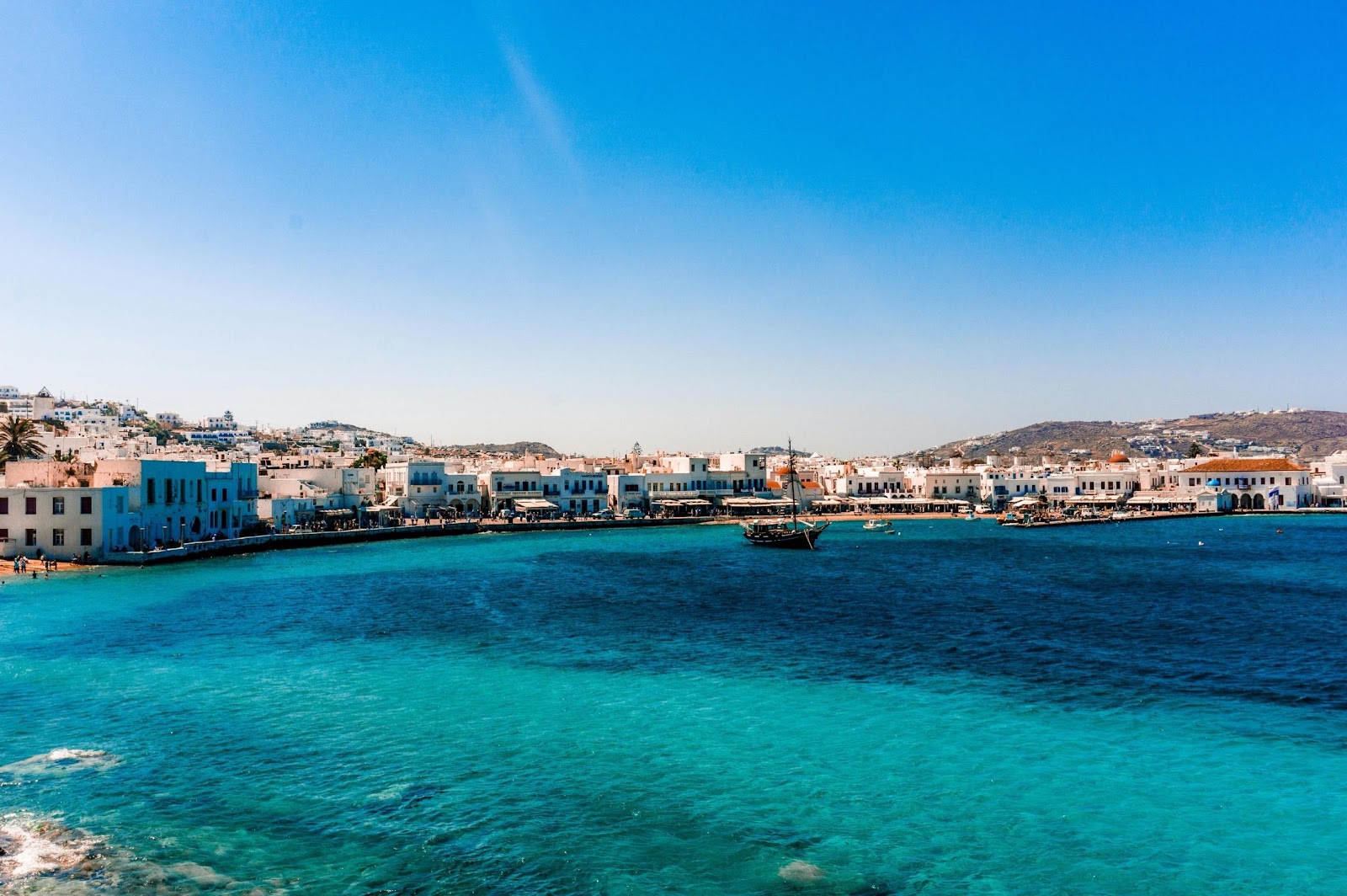 A body of water with buildings and boats

