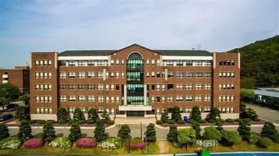A large brick building with trees and bushes

AI-generated content may be incorrect.