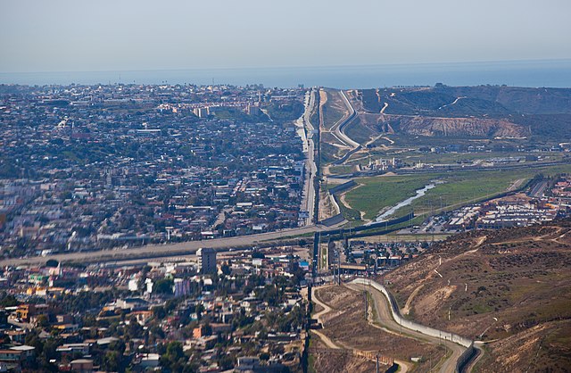 Tijuana (à gauche) et San Diego (à droite) séparés par la frontière entre le Mexique et les Etats-Unis.