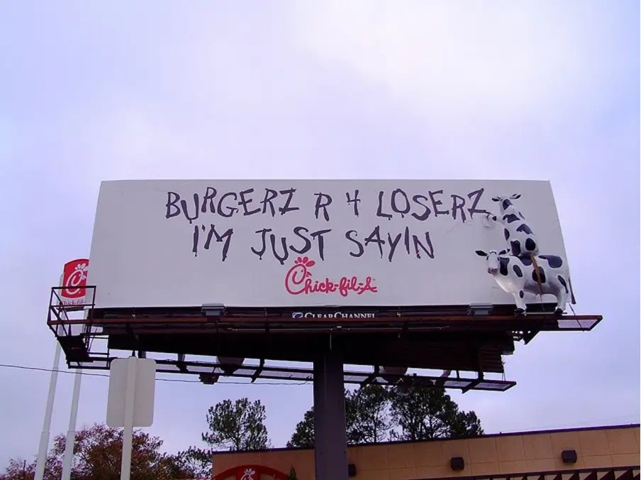 The billboard phrase “Burgerz R 4 Losers I’M Just Sayin” is a creative way of calling out some Chick-fil-A competitors like Burger King and McDonald’s without outrightly naming them.