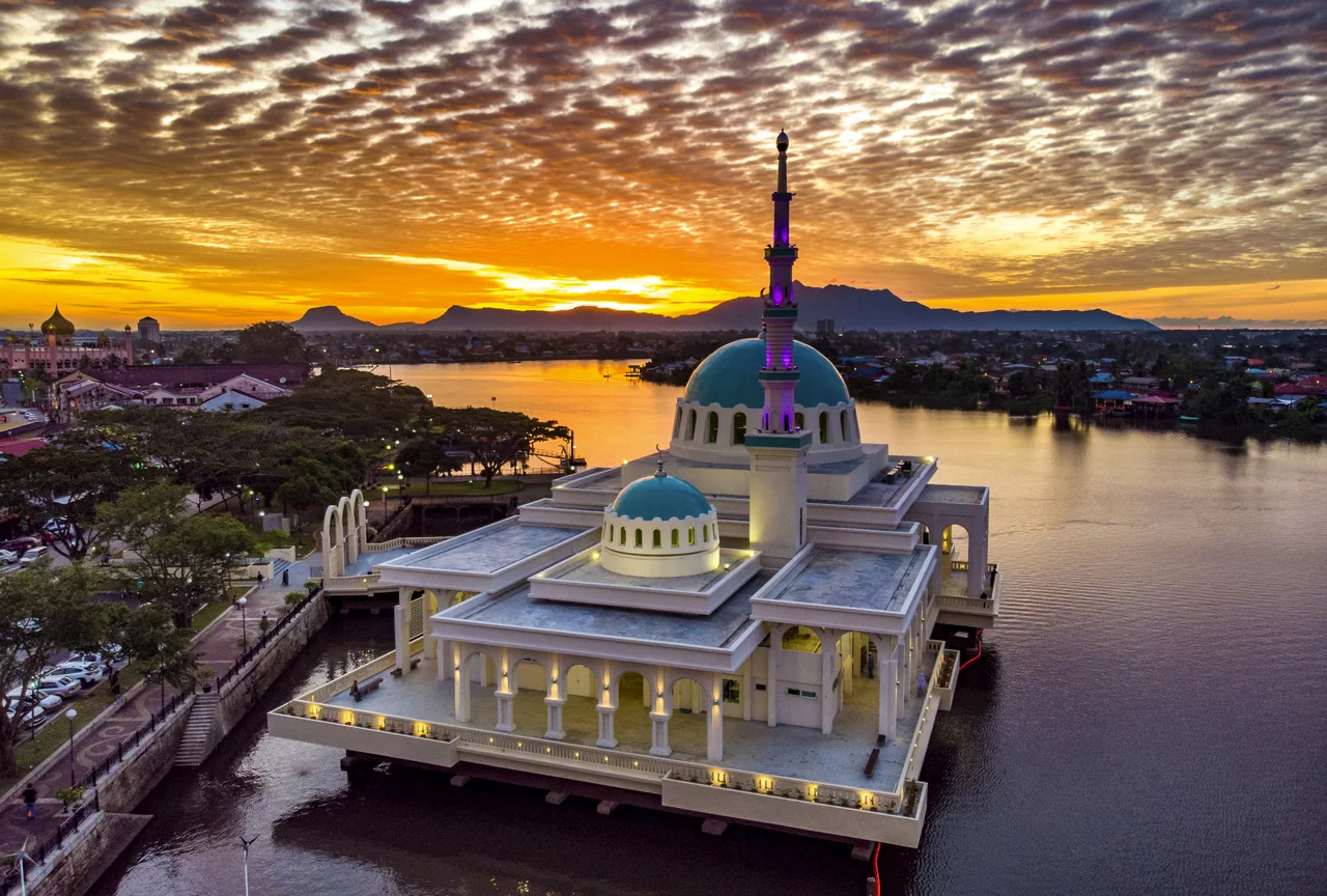 best things to do in kuching Kuching City Mosque