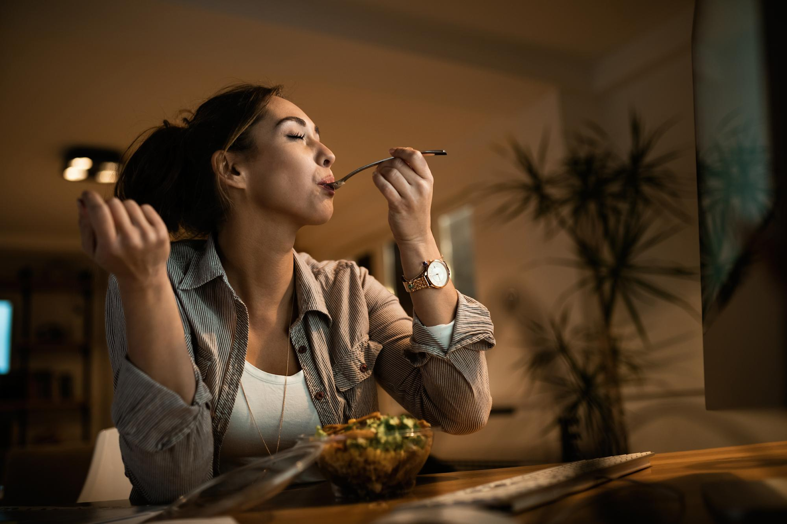 Women having healthy food