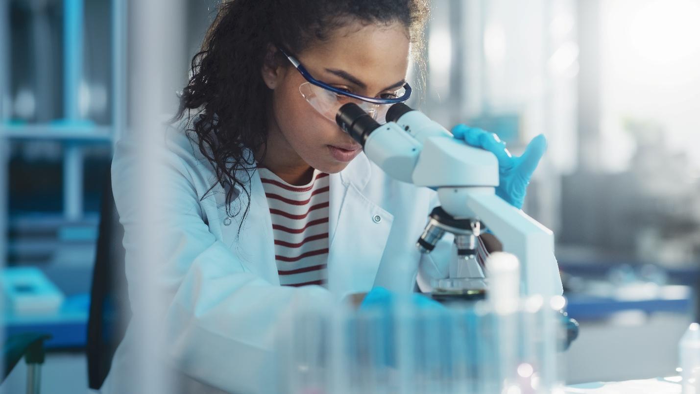 A person looking through a microscope

AI-generated content may be incorrect.