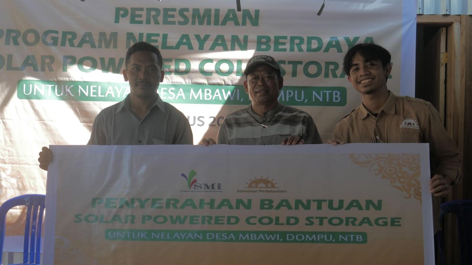 PT Sarana Multi Infrastruktur (Persero) bekerja sama dengan Yayasan Sahabat Pedalaman meluncurkan program bantuan Solar Powered Mini Cold Storage bagi nelayan di Desa Mbawi