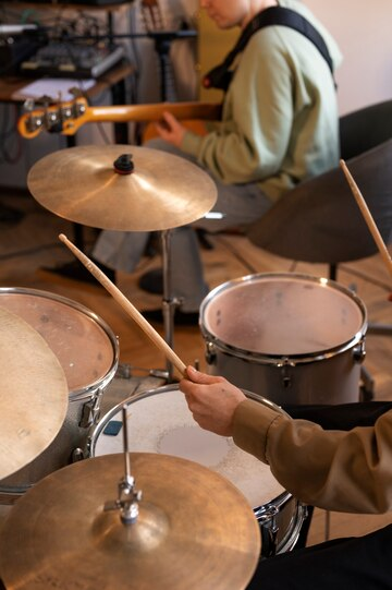 Instrumentos musicais em chinês: Bateria - 架子鼓 (jià zi gǔ)