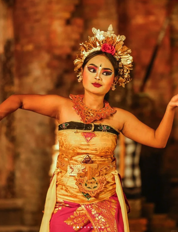 what to do in Bali - legong dance at night at Ubud Palace