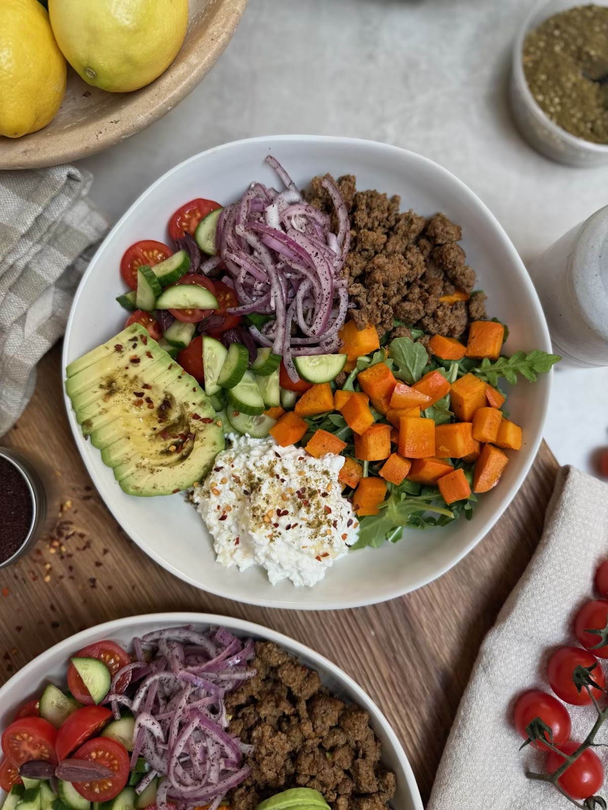 Cottage cheese and beef bowls with a Mediterranean twist - fertility meal plan and recipes for fertility - Wenatal
