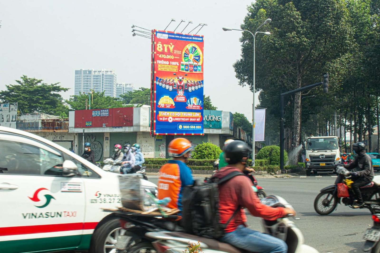 Billboard ngã tư Lý Thường Kiệt – Tô Hiến Thành
