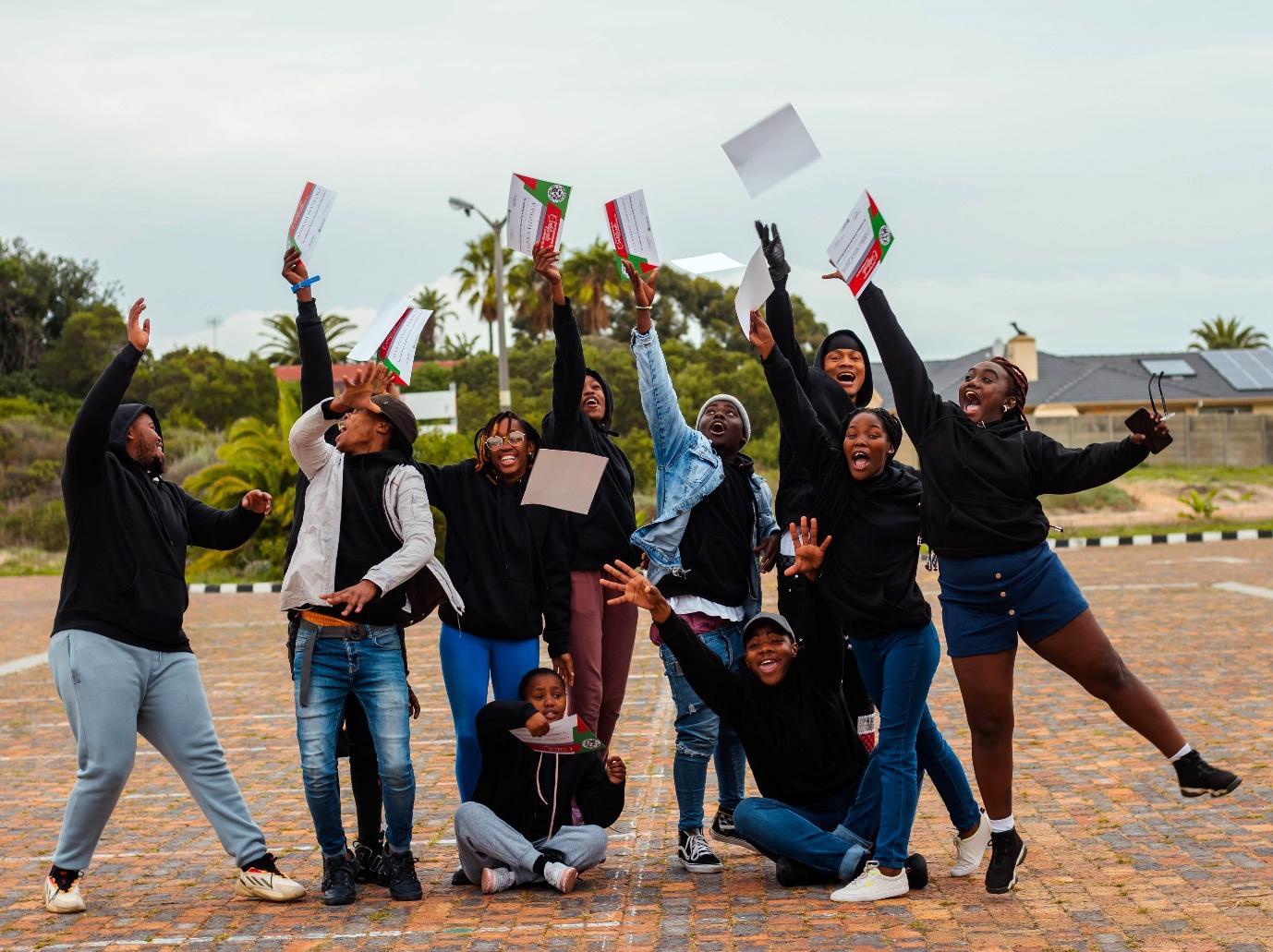 A group of people posing for a photo

AI-generated content may be incorrect.