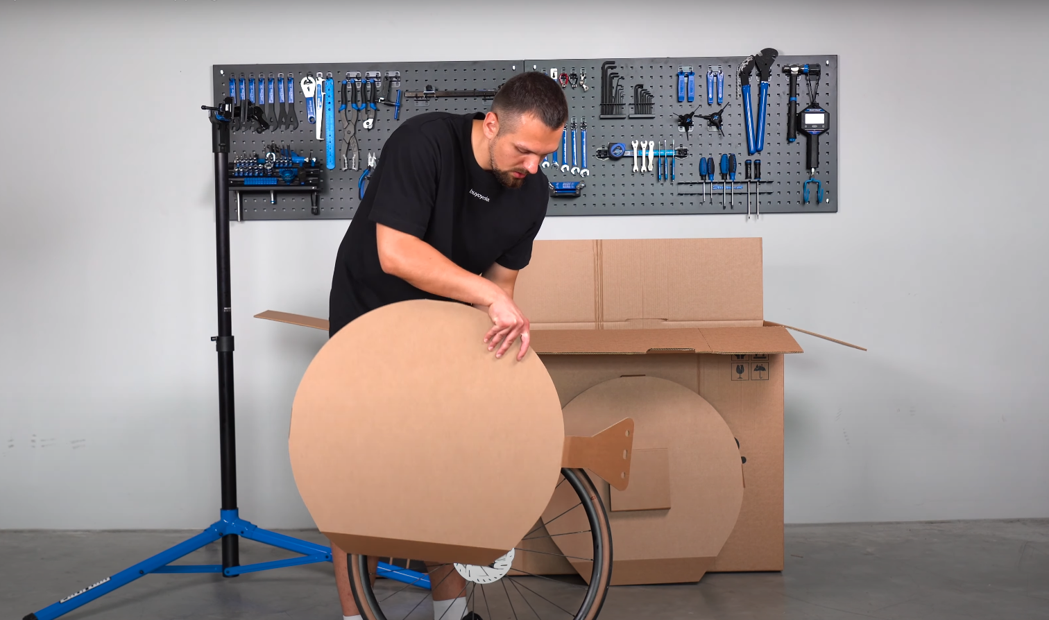 How to pack your bike: Medium Box