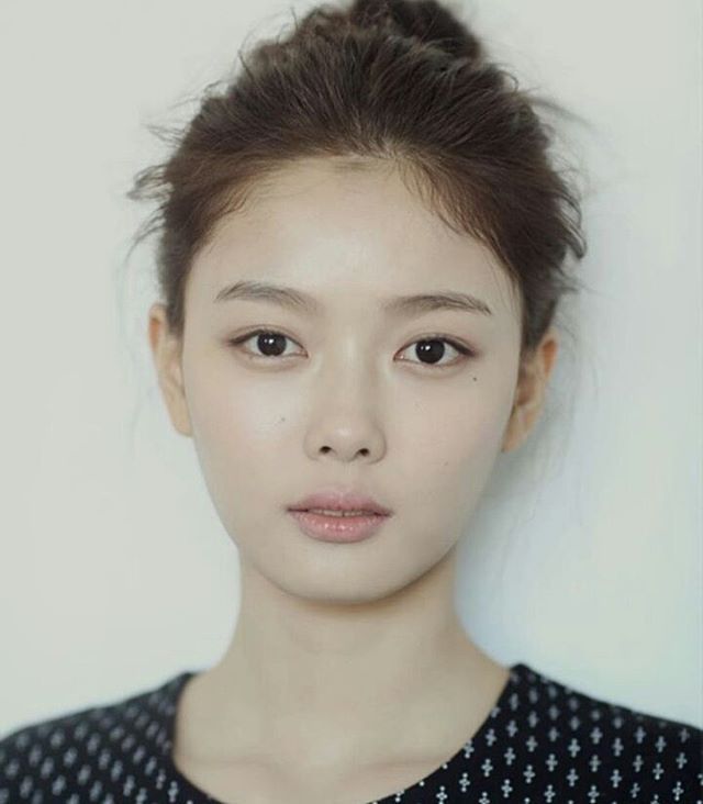 This contains an image of Kim yoo Jung With out makeup
