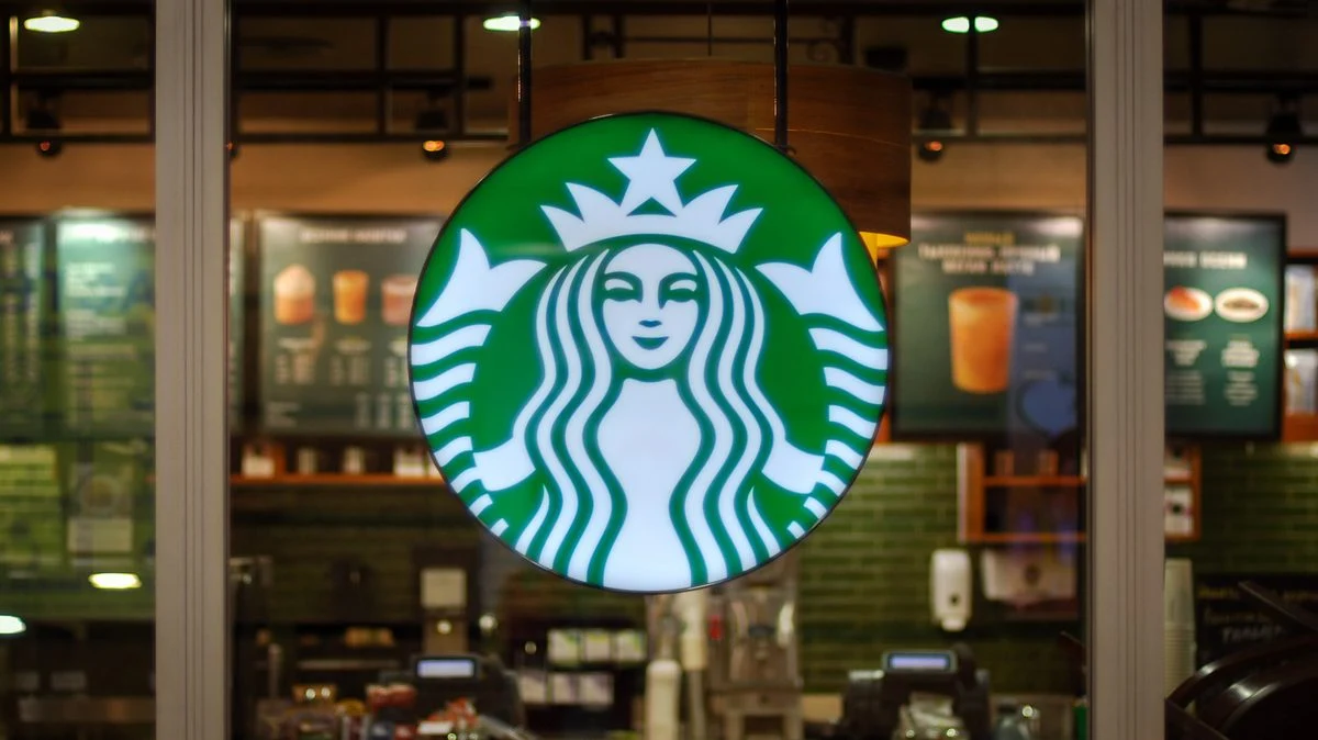 Problemas en Starbucks: los accionistas se rebelan