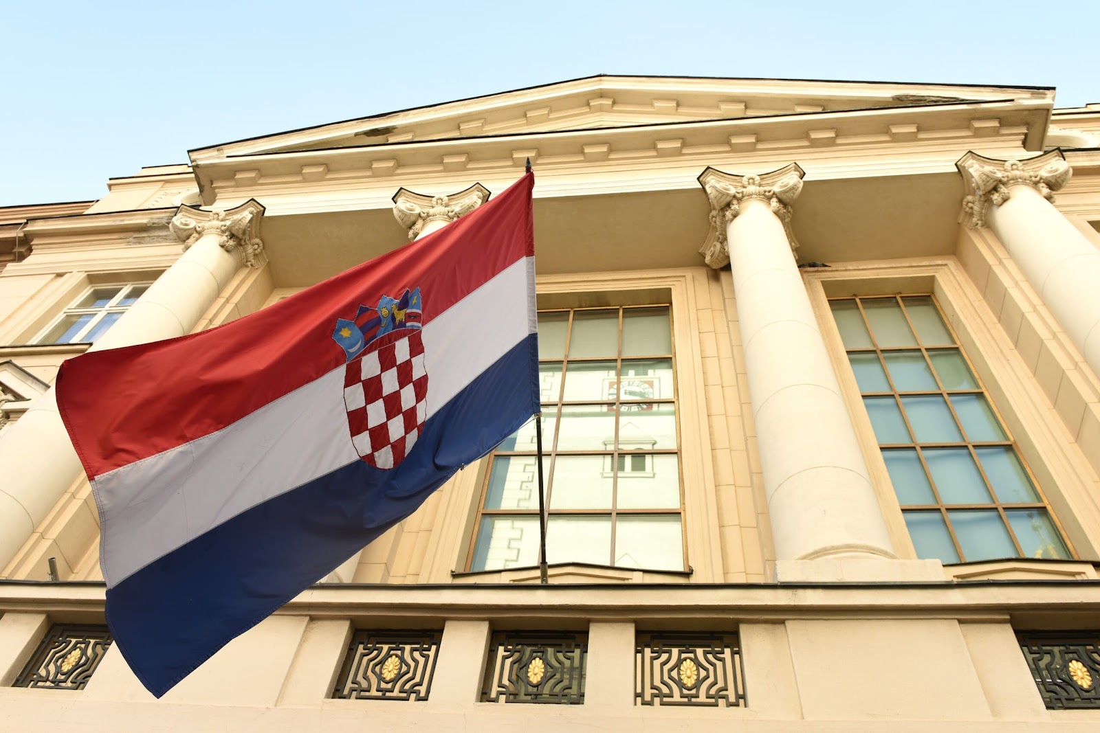 🇭🇷 Croatia Flag Unveiled: Colors, Meaning, Coat of Arms, Flag Map, and  Similar Flags | Mappr