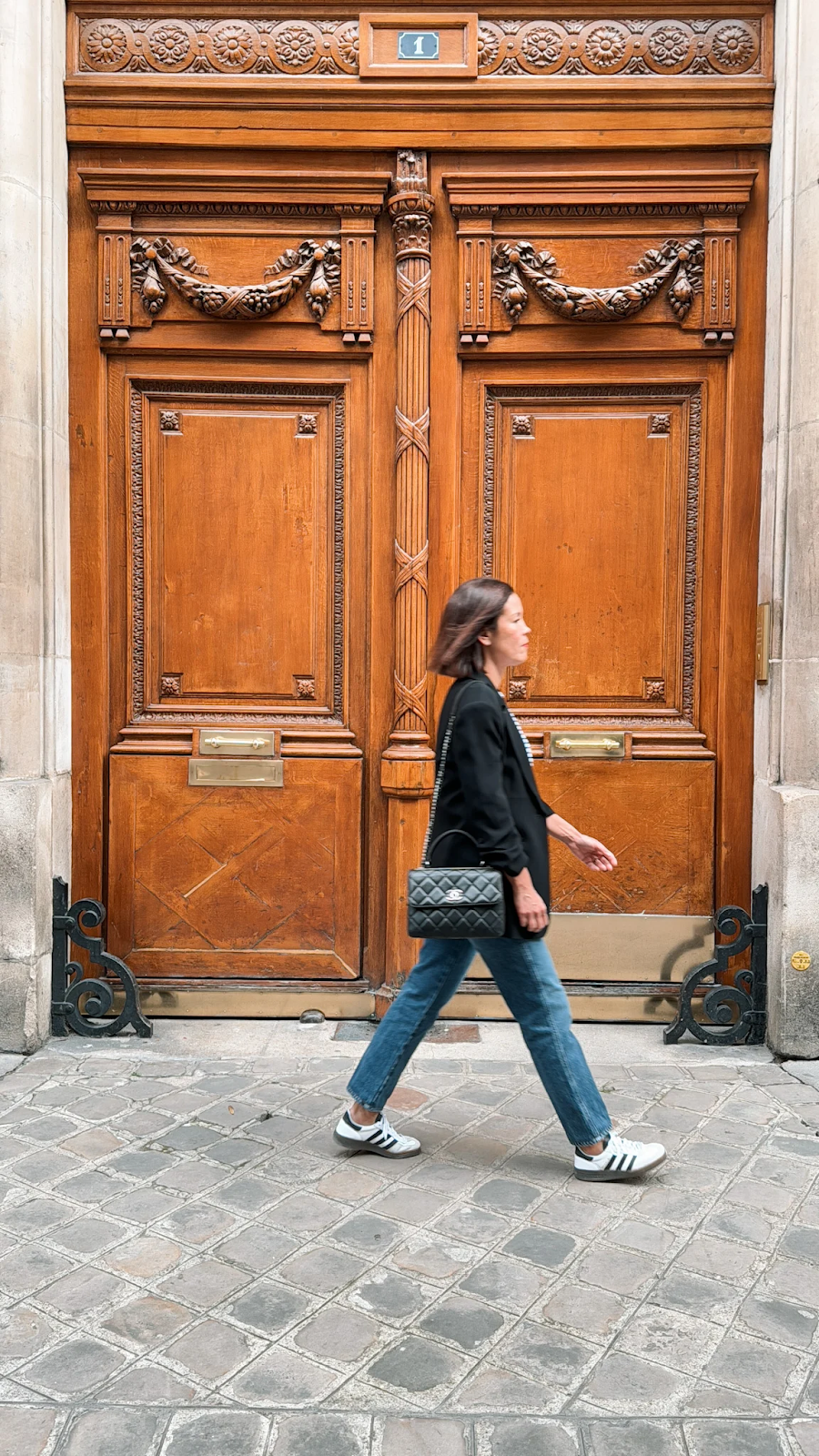 Shoes To Wear With Cropped Jeans in Paris