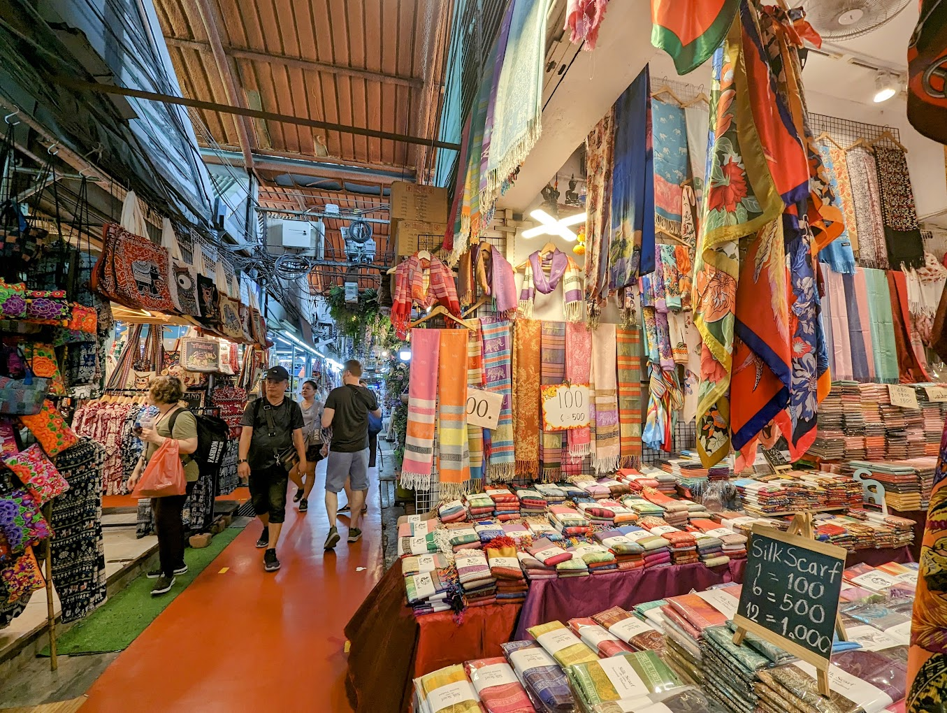 10 Tempat Menarik Di Bangkok yang Wajib Dikunjungi