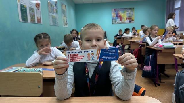 Изображение выглядит как одежда, человек, в помещении, Обучение

Автоматически созданное описание