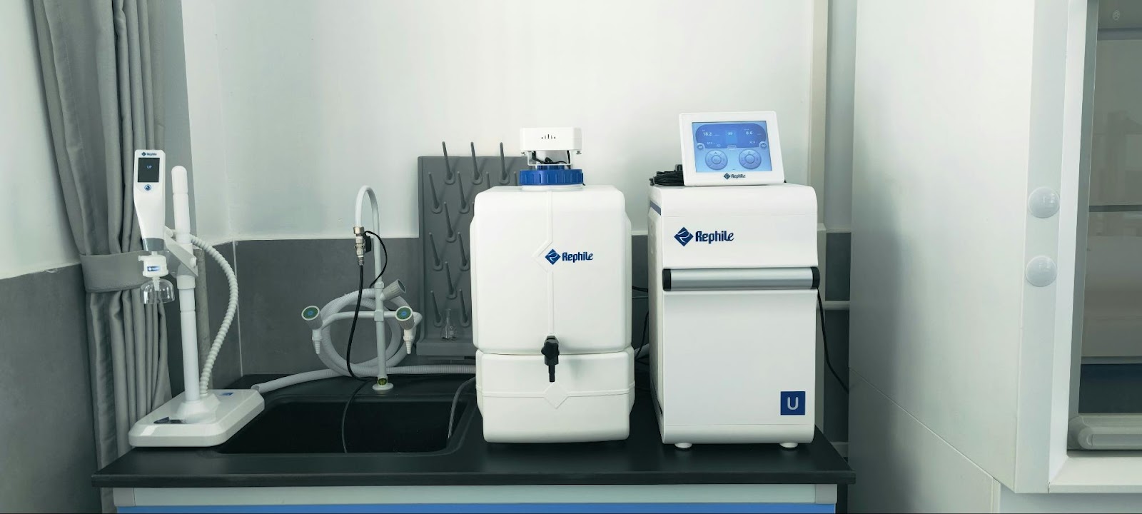 Advanced chromatography resin equipment in use