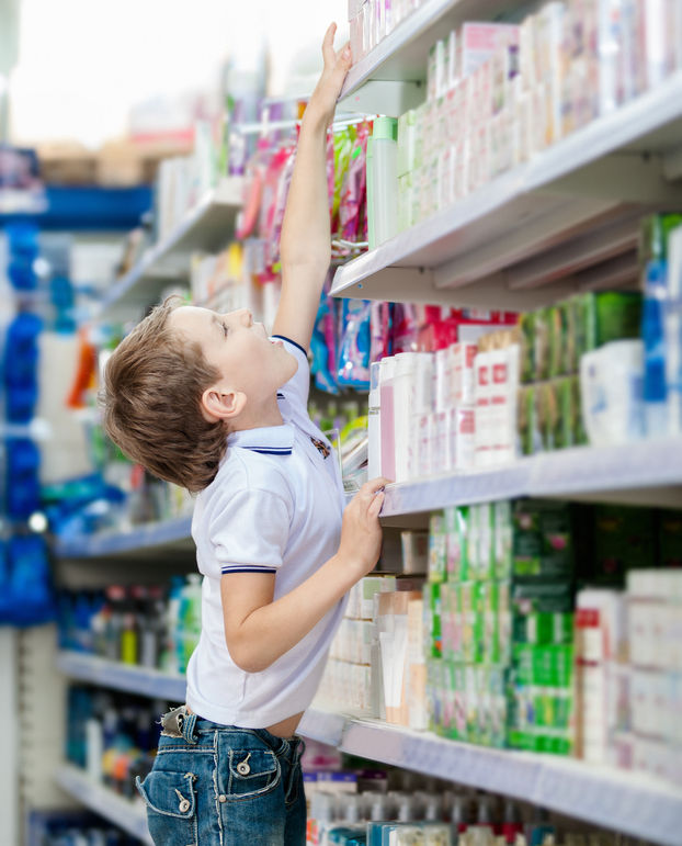 Enfant au supermarché.