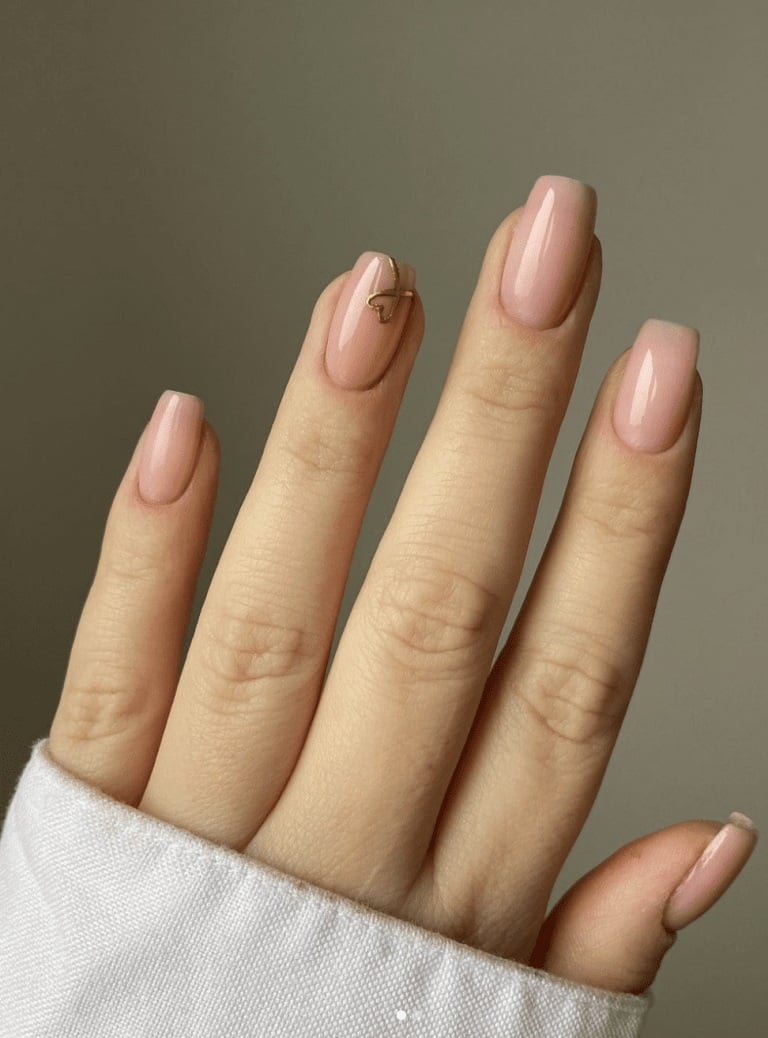 Fall nail colour for weddings! Check out these cute trendy fall nail colours perfect for brides planning a fall wedding!