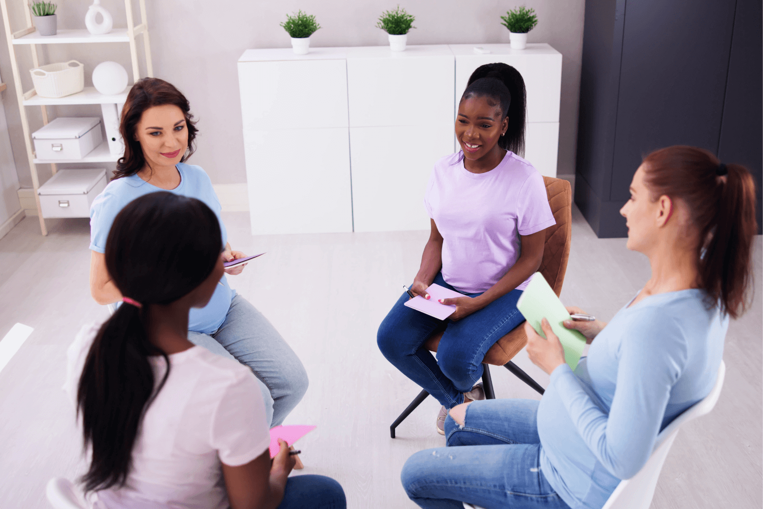 A group of pregnant women sitting in a circle talking