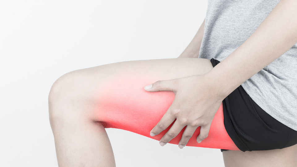 Person suffering from a hamstring pain