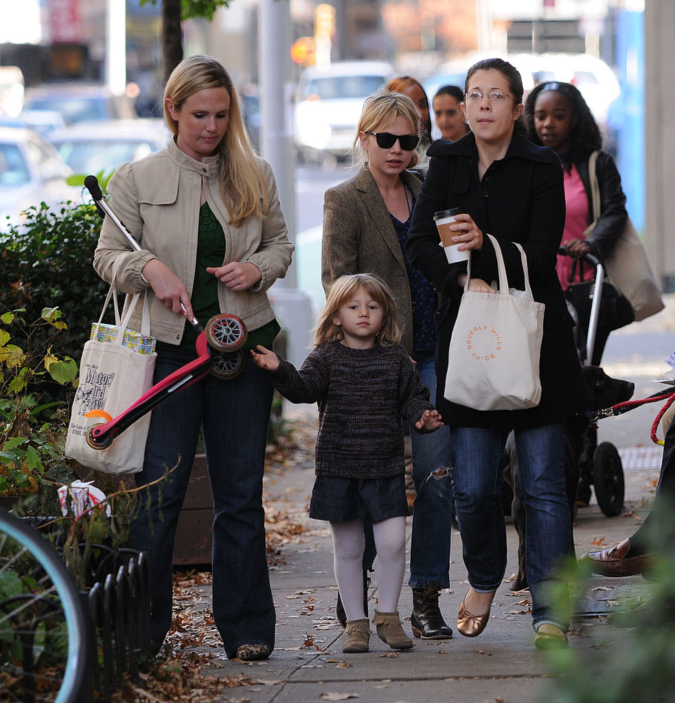 Michelle Williams et sa fille Matilda le 30 octobre 2009 dans le quartier de Brooklyn à New York.