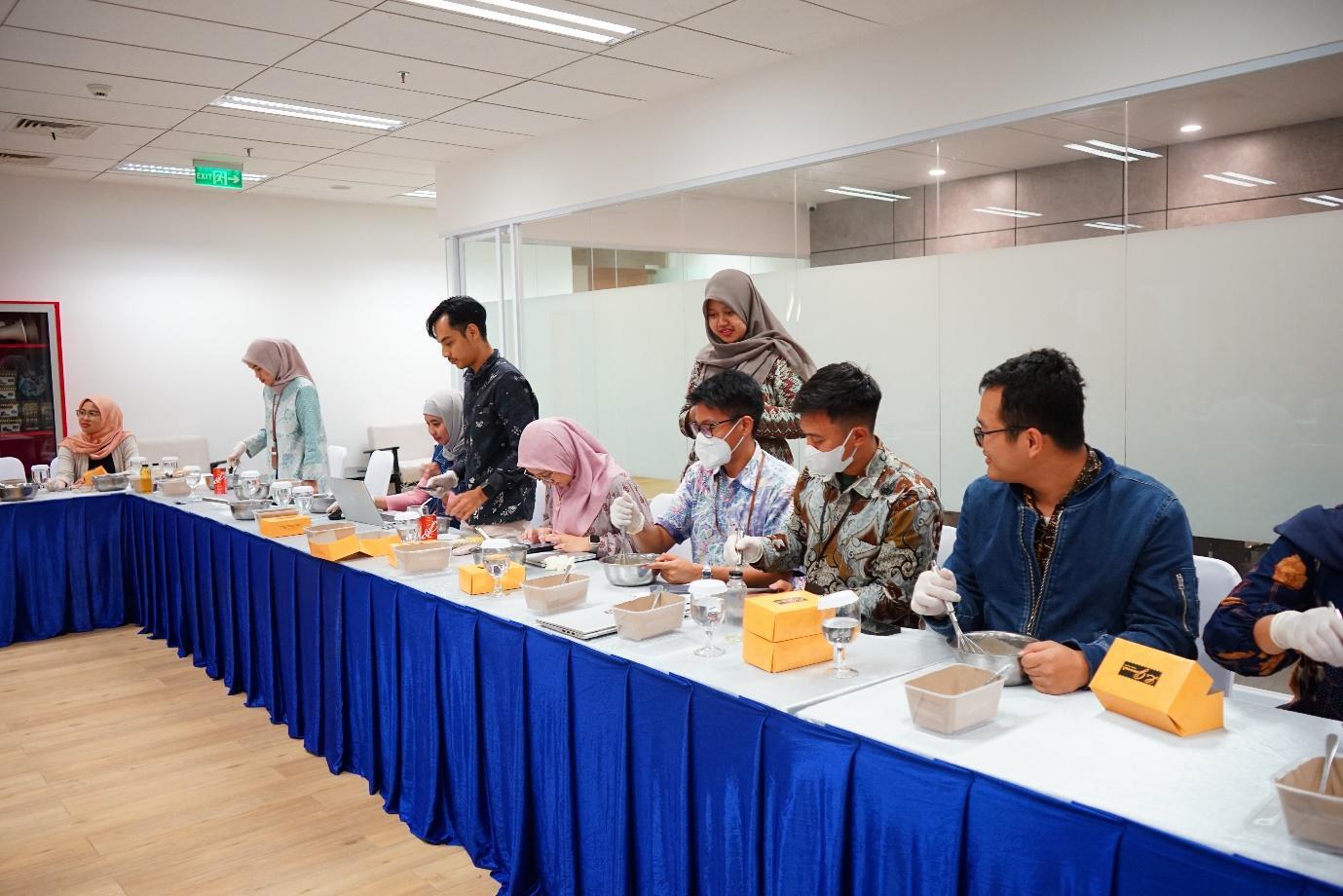 A group of people sitting at a long table

Description automatically generated